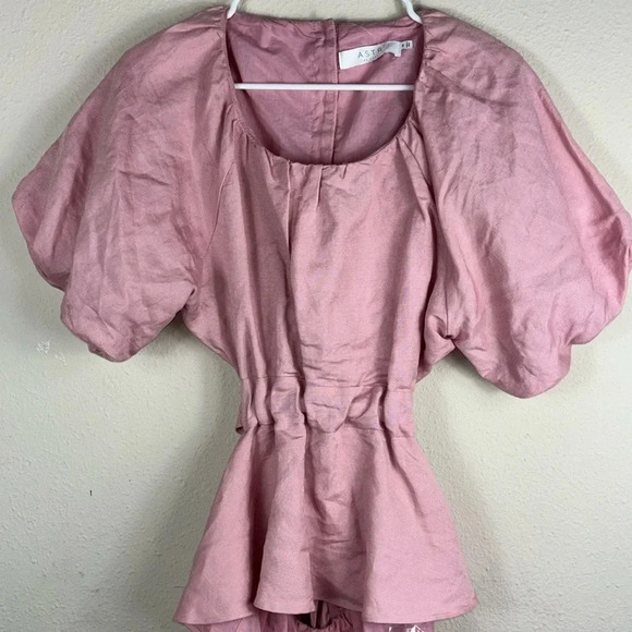 NWOT Astr The Cora cut out Top in pink / blush size M - Picture 8 of 12